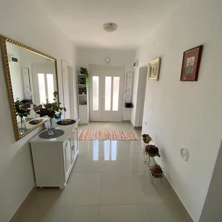 Apartment Dragan *